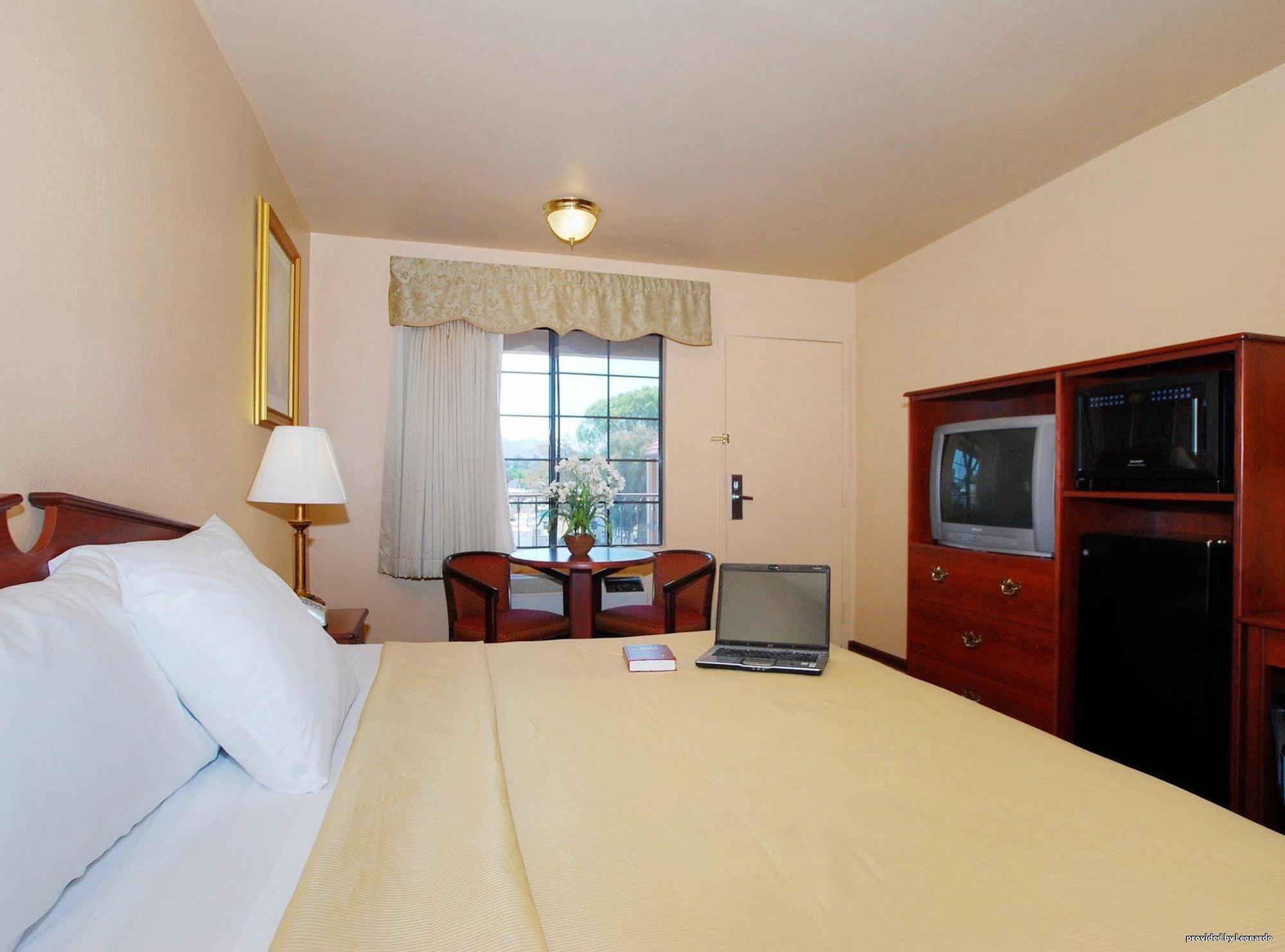 Rancho San Diego Inn & Suites El Cajon Room photo